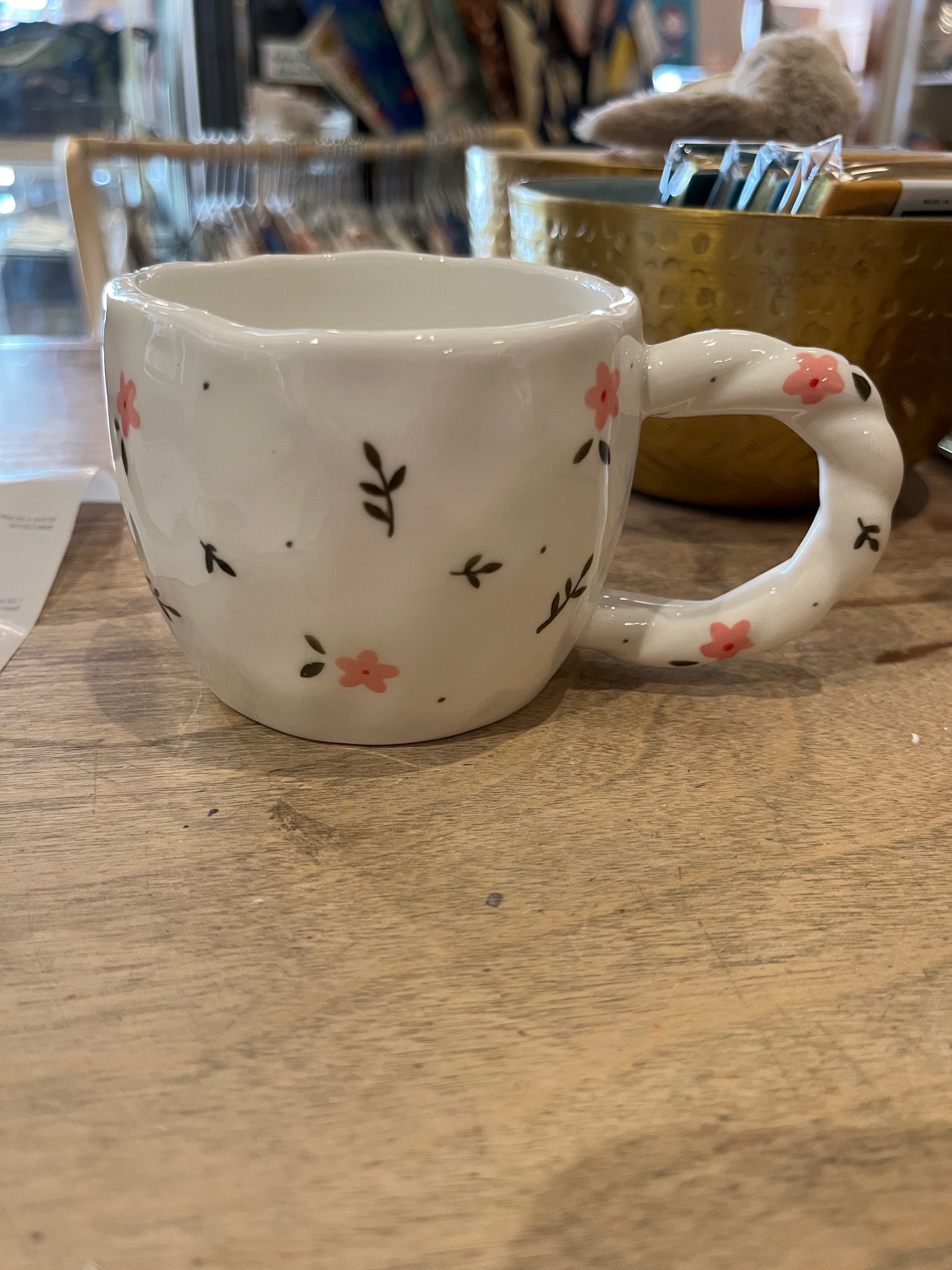 Tasse - Poignée torsadée fleurs roses+feuillage