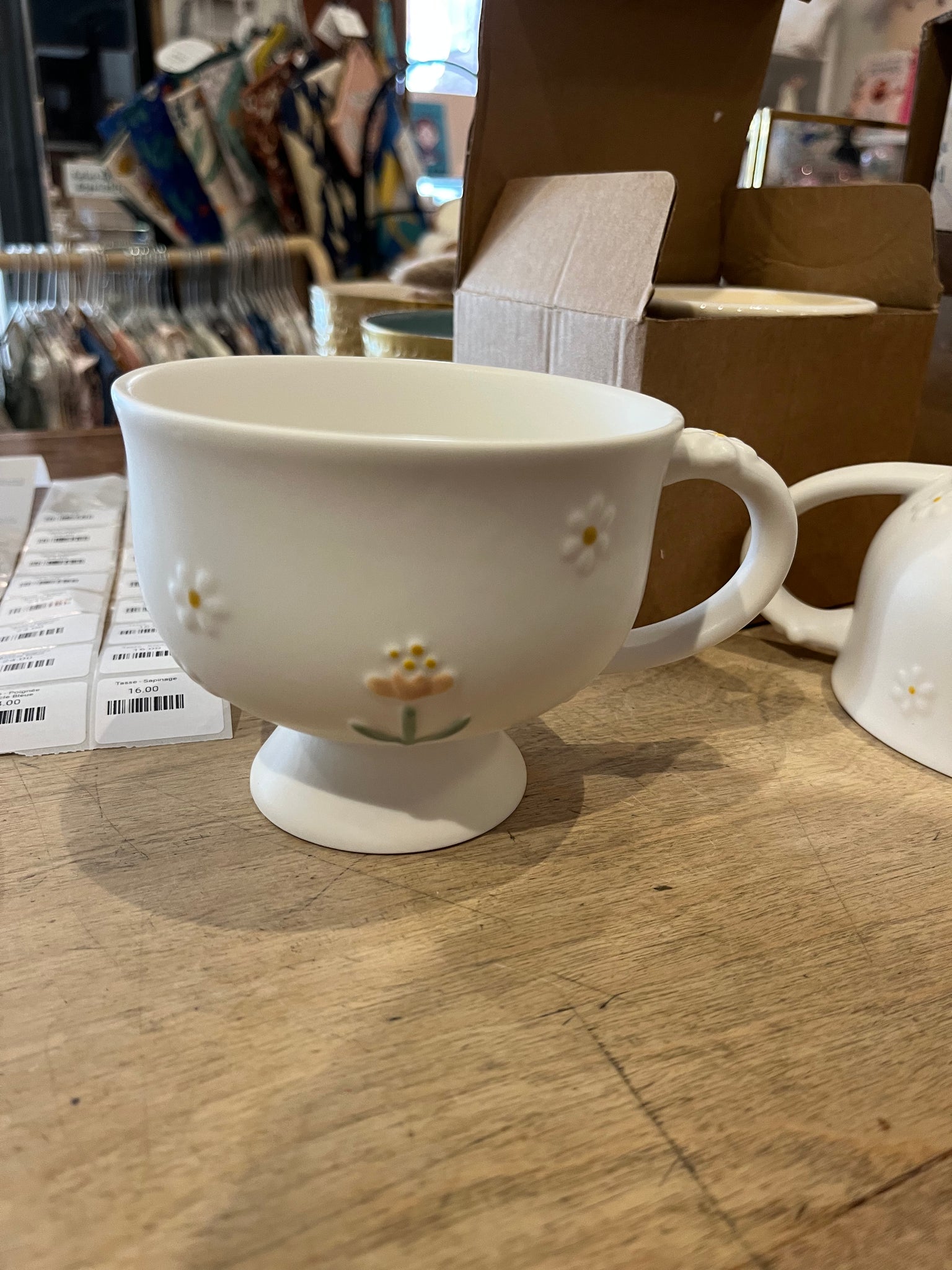 Tasse sur pied - marguerites