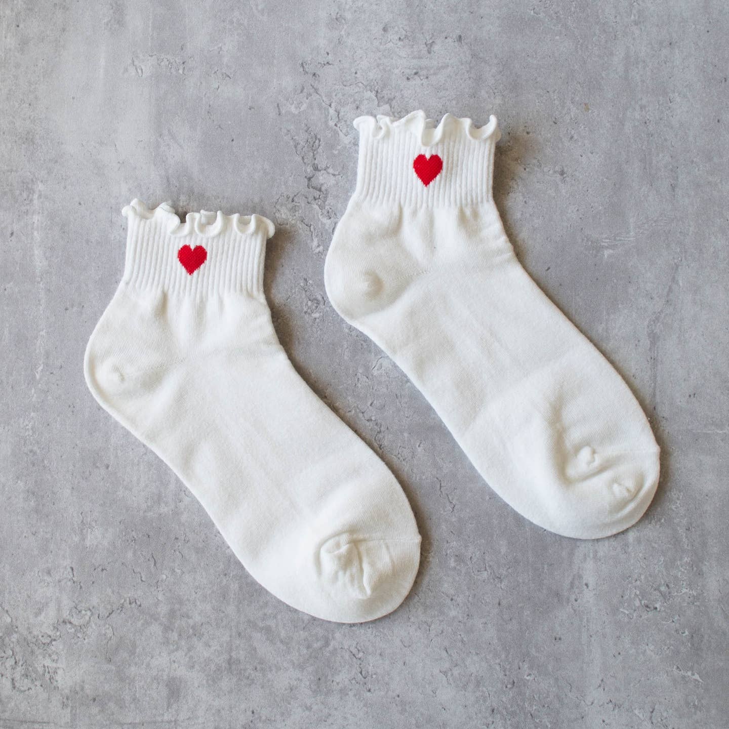 Bas - Ivory red heart KRSK34