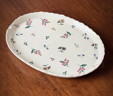 Assiette ovale - Fleurs fond blanc