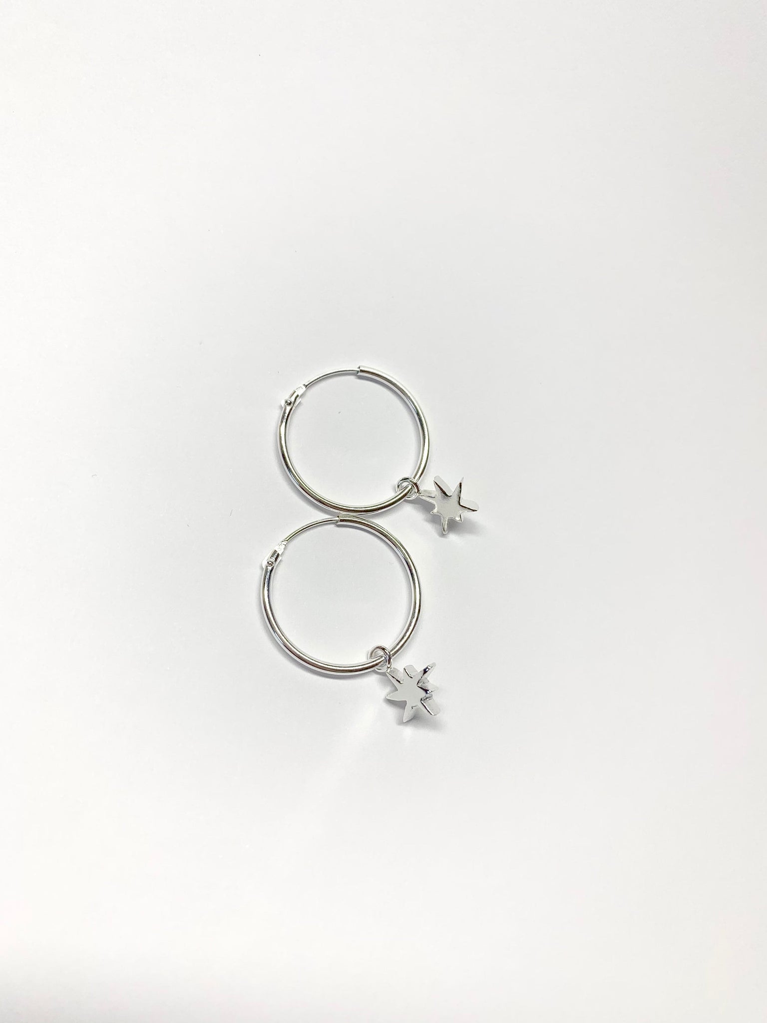 Boucles d'oreilles - Anneaux &eacute;toile argent